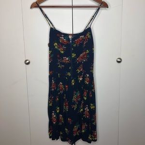 Retro floral print sun dress with pockets!